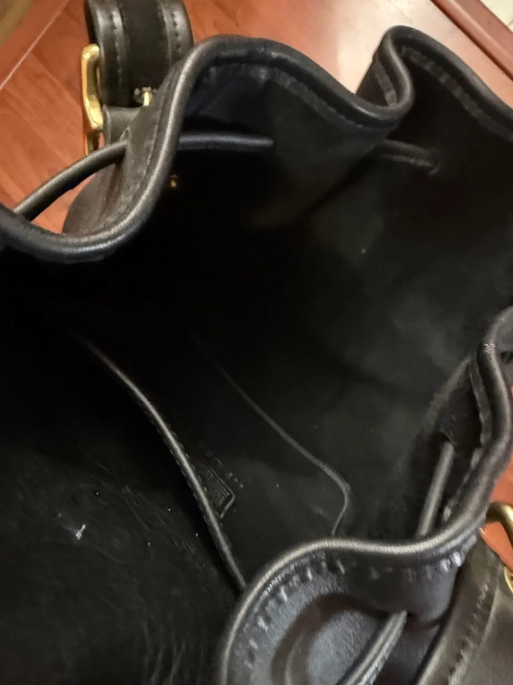 Authenic Coach Black cowhide Leather bucket purse with drawstrings. - Picture 3 of 11